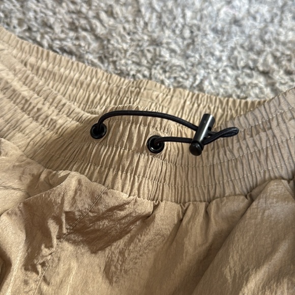 NWT Adidas City Escape Cargo Pants Joggers Elastic Small Gold - Picture 10 of 11